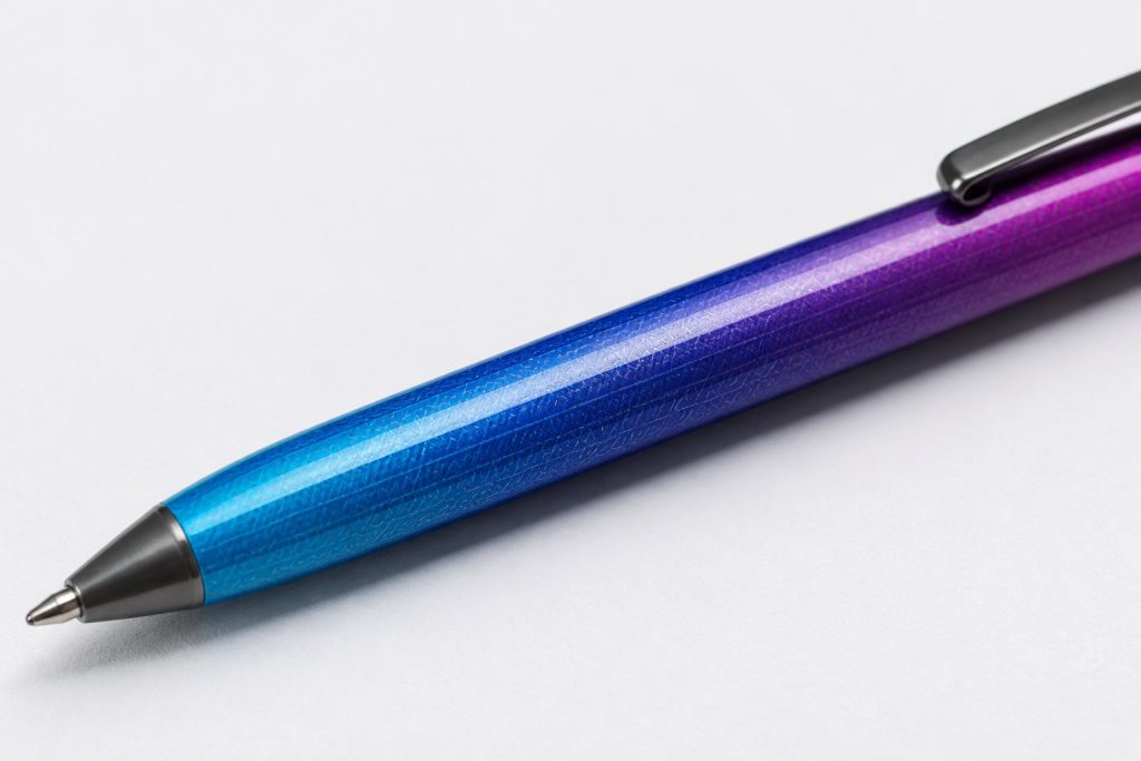 Długopis z pełnokolorowym gradientowym nadrukiem UV dookoła korpusu